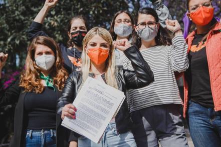 Marvelly Costanzo presenta denuncia ante INE para retirar candidatura a Hugo Carballo