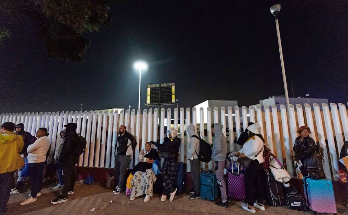 Migrantes en espera de asilo en Estados Unidos. Foto: Gregory Bull / AP