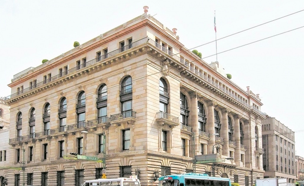 Banxico baja tasa de referencia a 7.50%