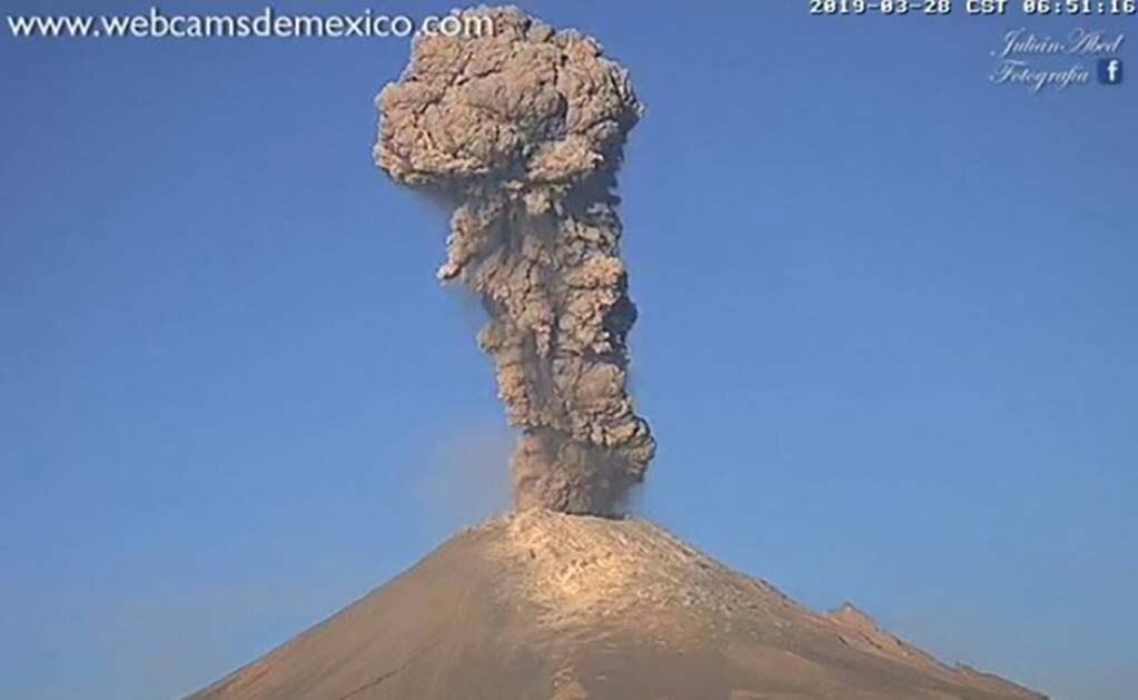 Popocatépetl registra explosión; deja columna de ceniza de 2.5 kilómetros