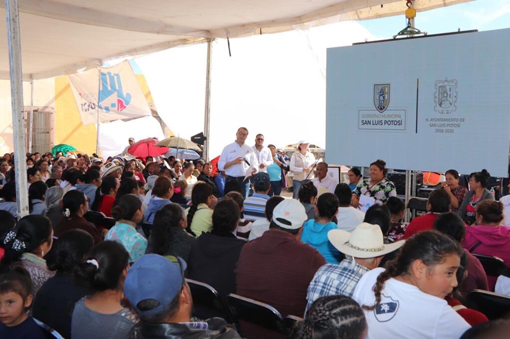Gobierno municipal entrega 640 apoyos sociales en Bocas 