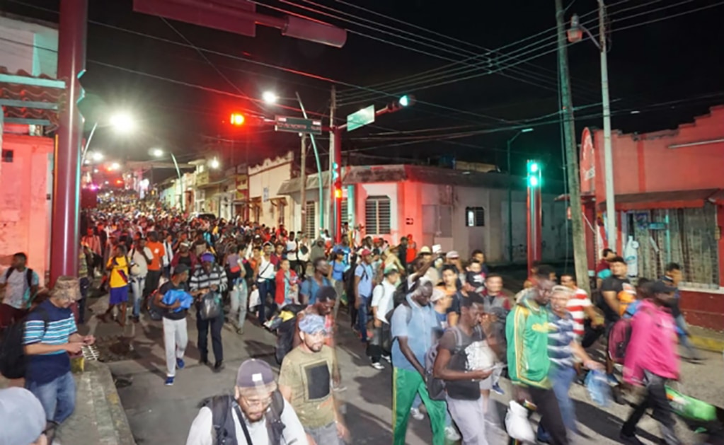 Tras 6 meses varados en Chiapas, caravana de migrantes inicia su viaje