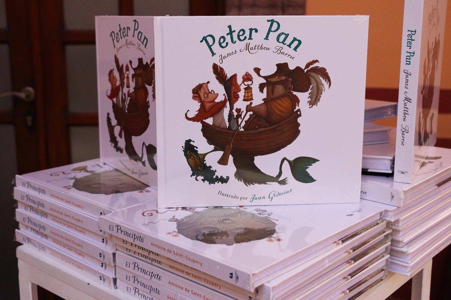 Realizan presentación del libro "Peter Pan"