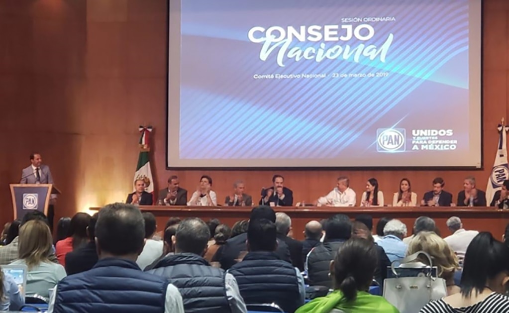 Ante un gobierno autoritario y con popularidad tenemos que cerrar filas: PAN