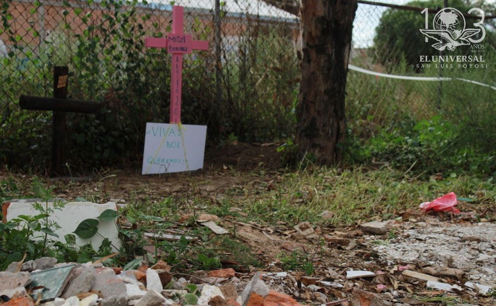 Colocan cruz en honor a Mitzi