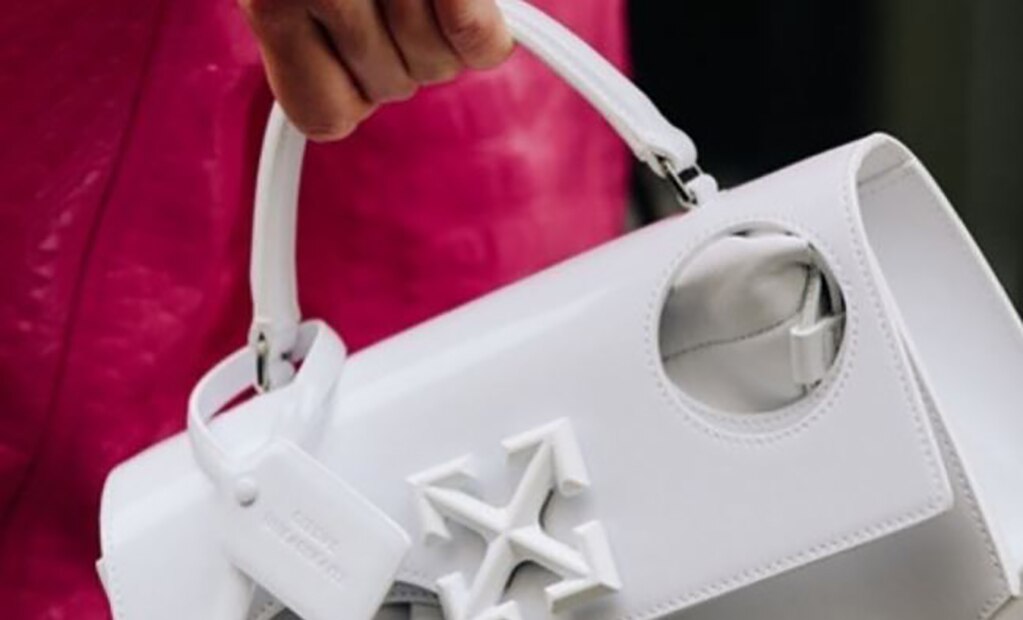 Bolsa de mano Off-White. Fotos: instagram