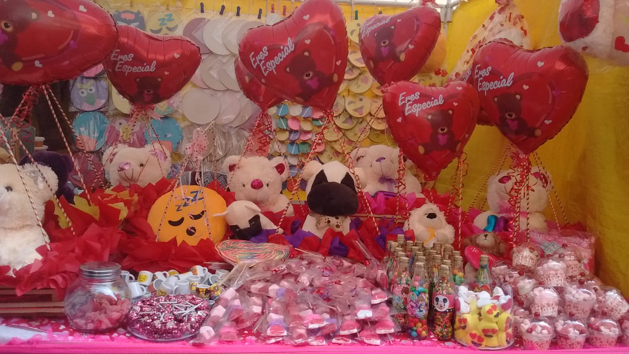 Ambulantes reportan bajas ventas por día de San Valentín 