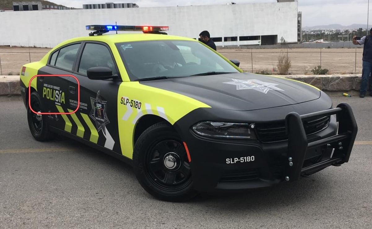 Llama UASLP a reformar la forma en la que se escribe "PoliSía" en patrullas capitalinas