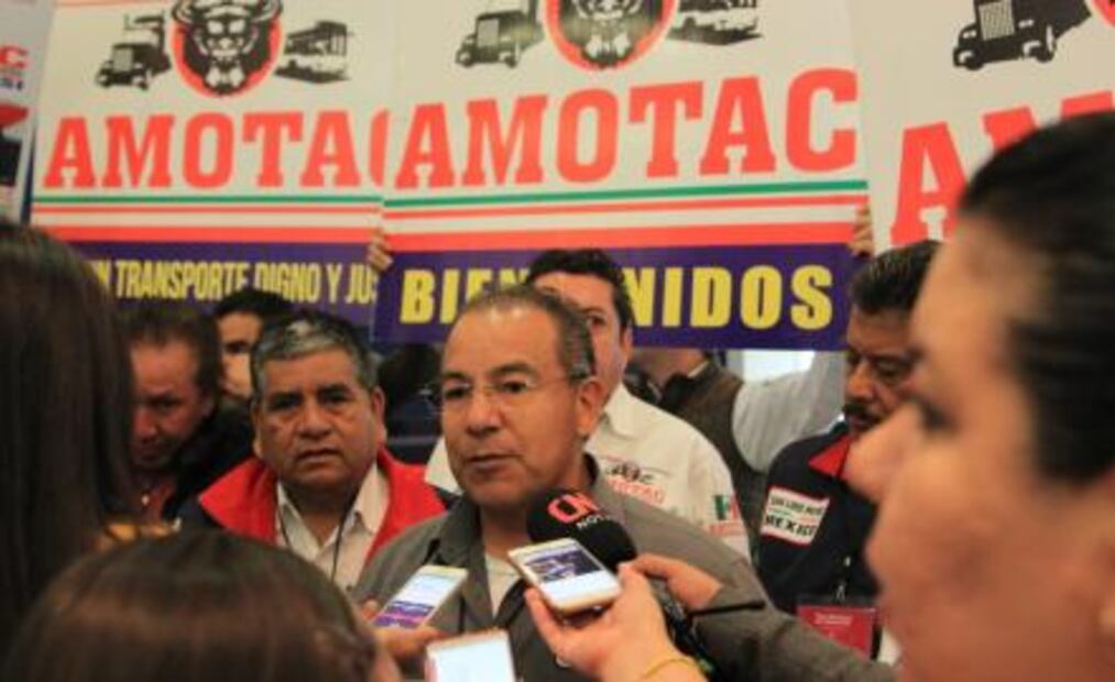 Violencia y bloqueos en Guanajuato afectan a sector transportista de SLP