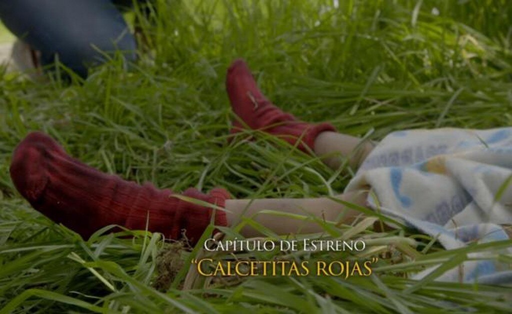 Capítulo de la rosa de guadalupe de calcetitas rojas