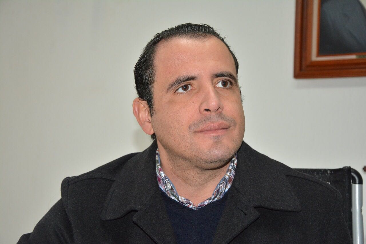 Azuara solicita licencia para contender a cargo político