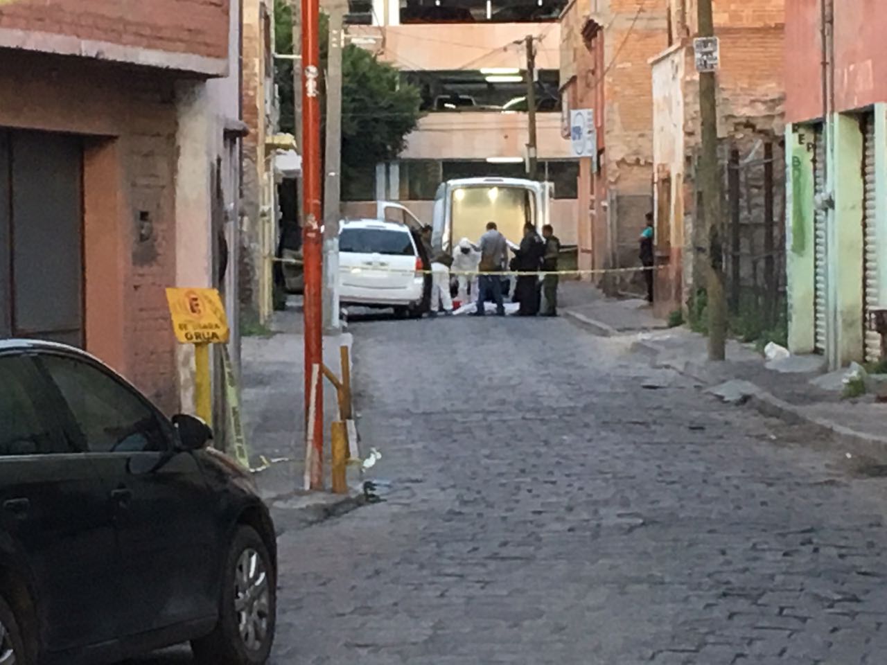 Abandonan cadáver dentro de camioneta 