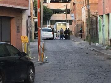 Abandonan cadáver dentro de camioneta 