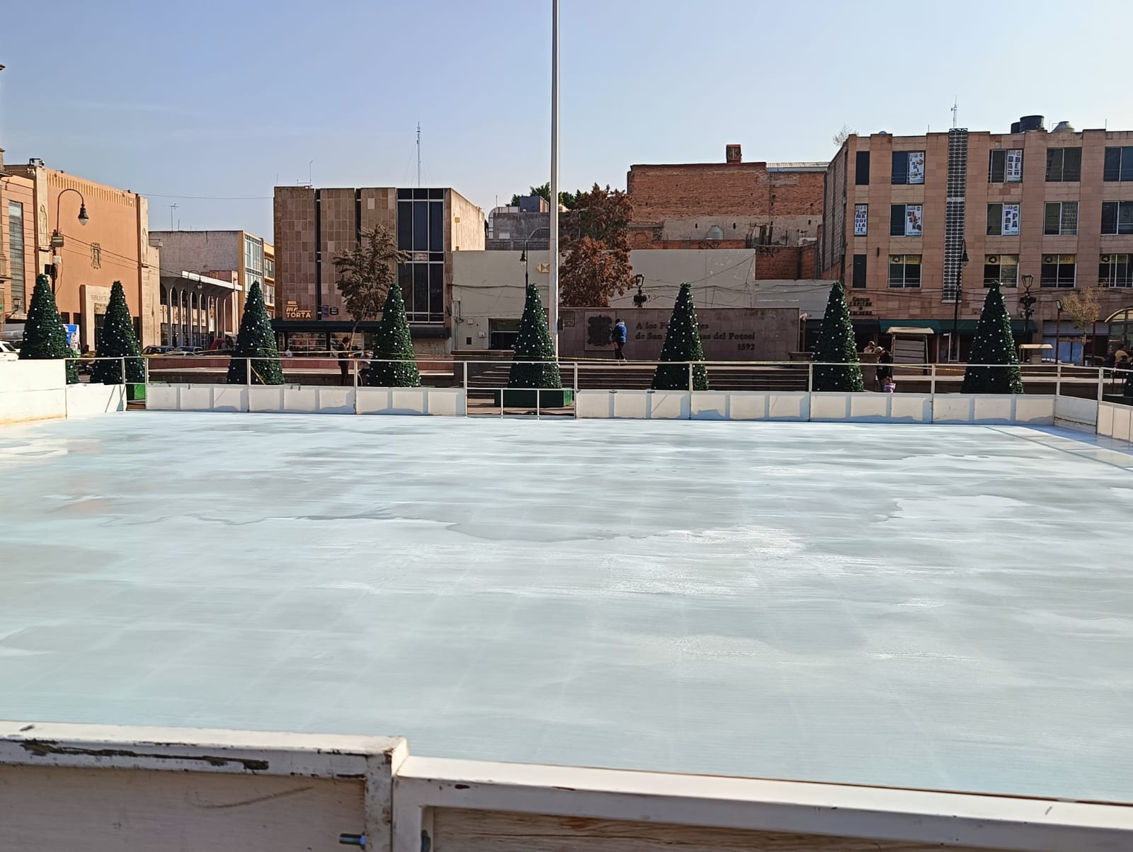 Pistas de hielo de SLP para toda la familia