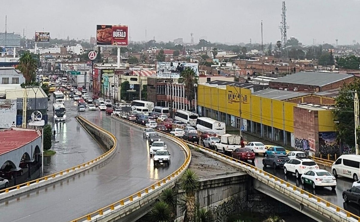 ¡Que no te sorprendan! Reportan cierres viales en la capital de SLP tras intensas lluvias