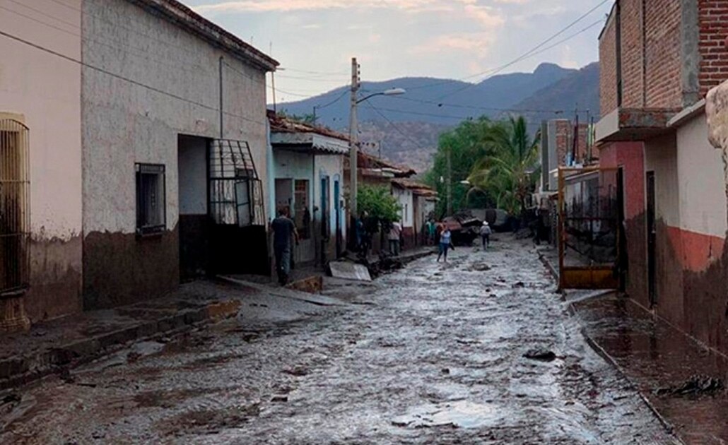 Desbordamiento de río en Jalisco deja una mujer muerta y cinco desaparecidos