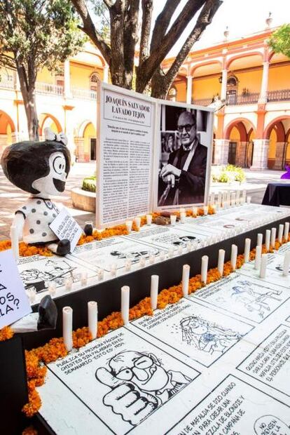 UASLP dedica ofrenda de Día de Muertos al caricaturista “Quino”