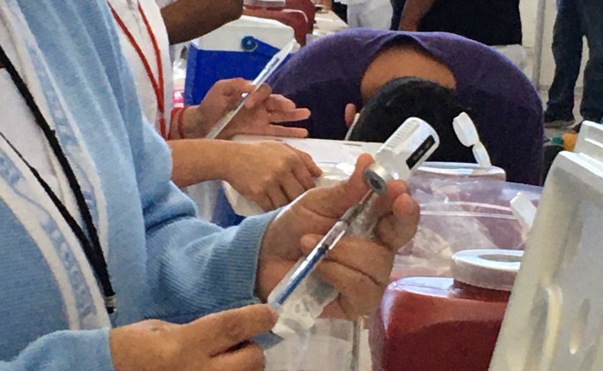 Arranca vacunación de refuerzo contra Covid para personal de Salud en SLP