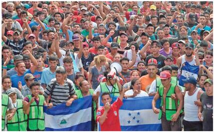 Entre cantos e himnos, pisan suelo mexicano