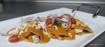 Receta. Prepara enchiladas en salsa de cacahuate como las que hay en San Luis Potosí