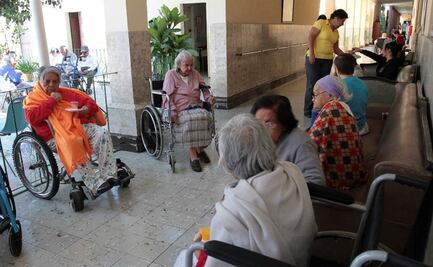 Alistan colectivos y diputada iniciativa de ley para cuidadoras en San Luis Potosí 