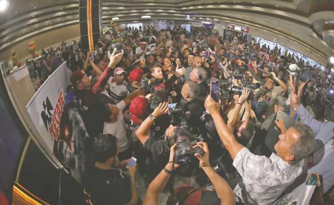 El pugilista mexicano se tiene confianza. Foto: Golden boy promotions.