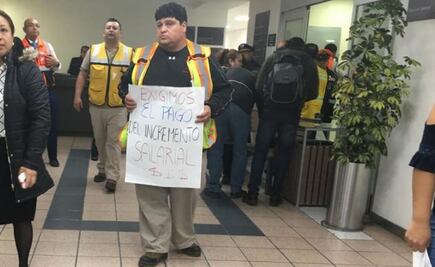 Trabajadores del aeropuerto de la CDMX exigen bono sexenal