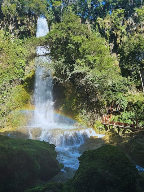 La Cascada El Aguacate es la segunda más alta de SLP. Foto: FB@Cascada El Aguacate