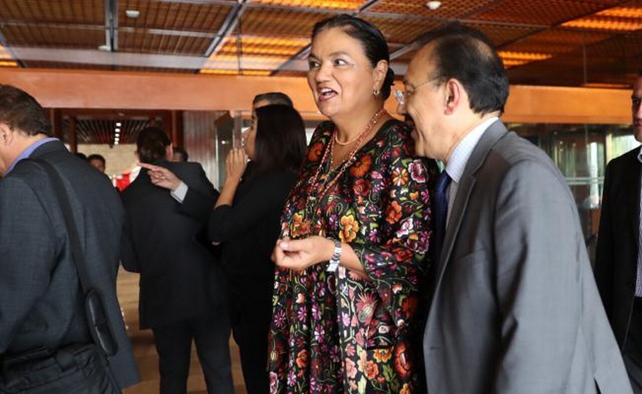 "México ni reconoce ni desconoce gobiernos", dice Dulce María Sauri en alusión a Venezuela