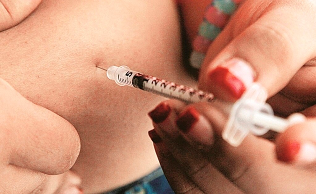 Acusan a doctor de Pakistán de contagiar a más de mil personas con VIH