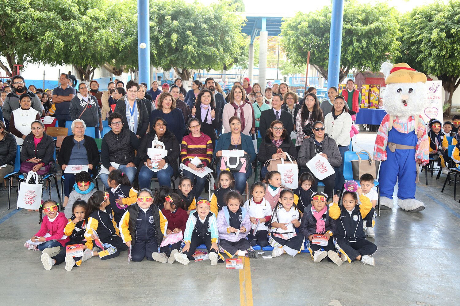 DIF estatal entrega apoyos alimentarios en la capital potosina