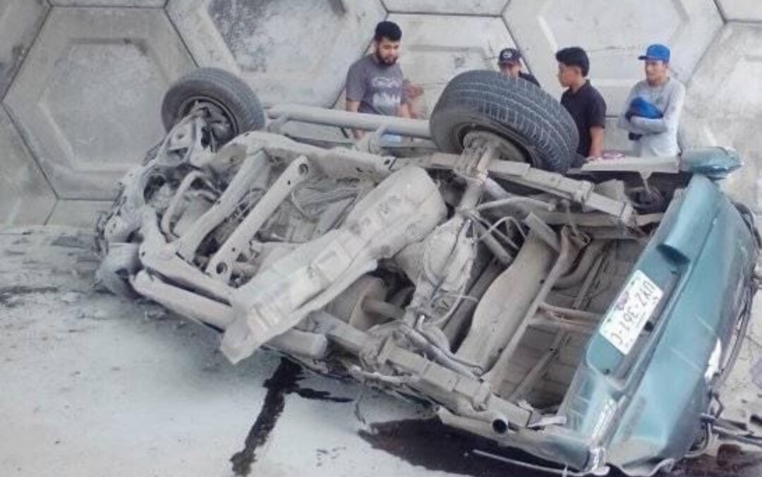 Mueren tres jóvenes tras aparatoso accidente en carretera Villa de Reyes