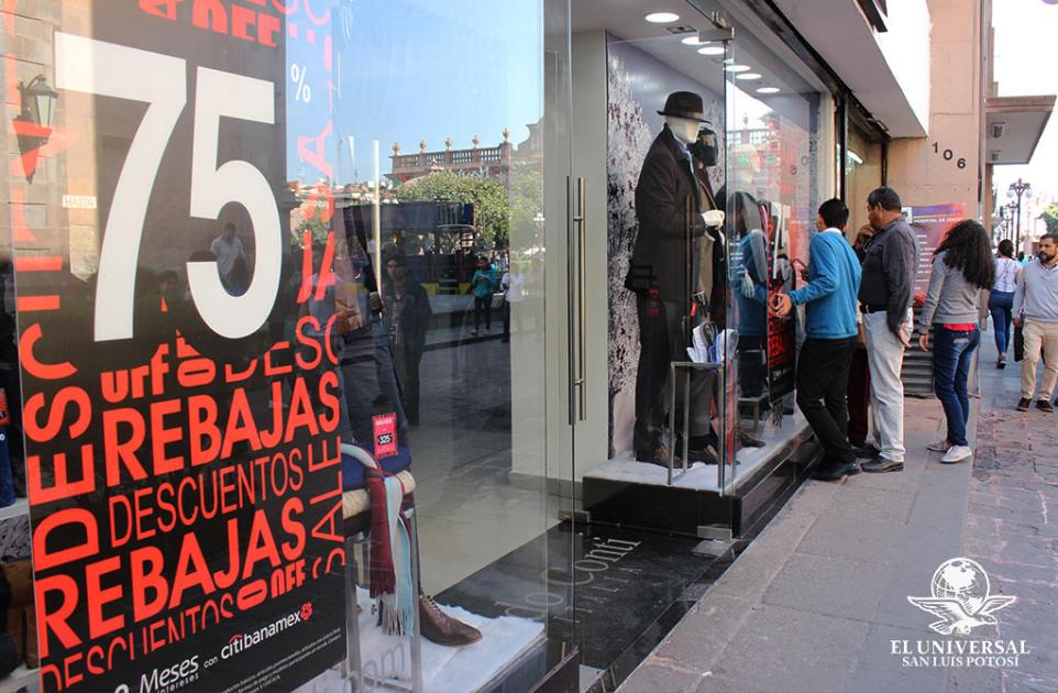 Potosinos realizan compras de pánico