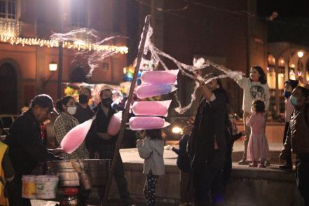 Matrimonio potosino endulza fin de año con su famoso algodón de azúcar; llevan 50 años en el negocio