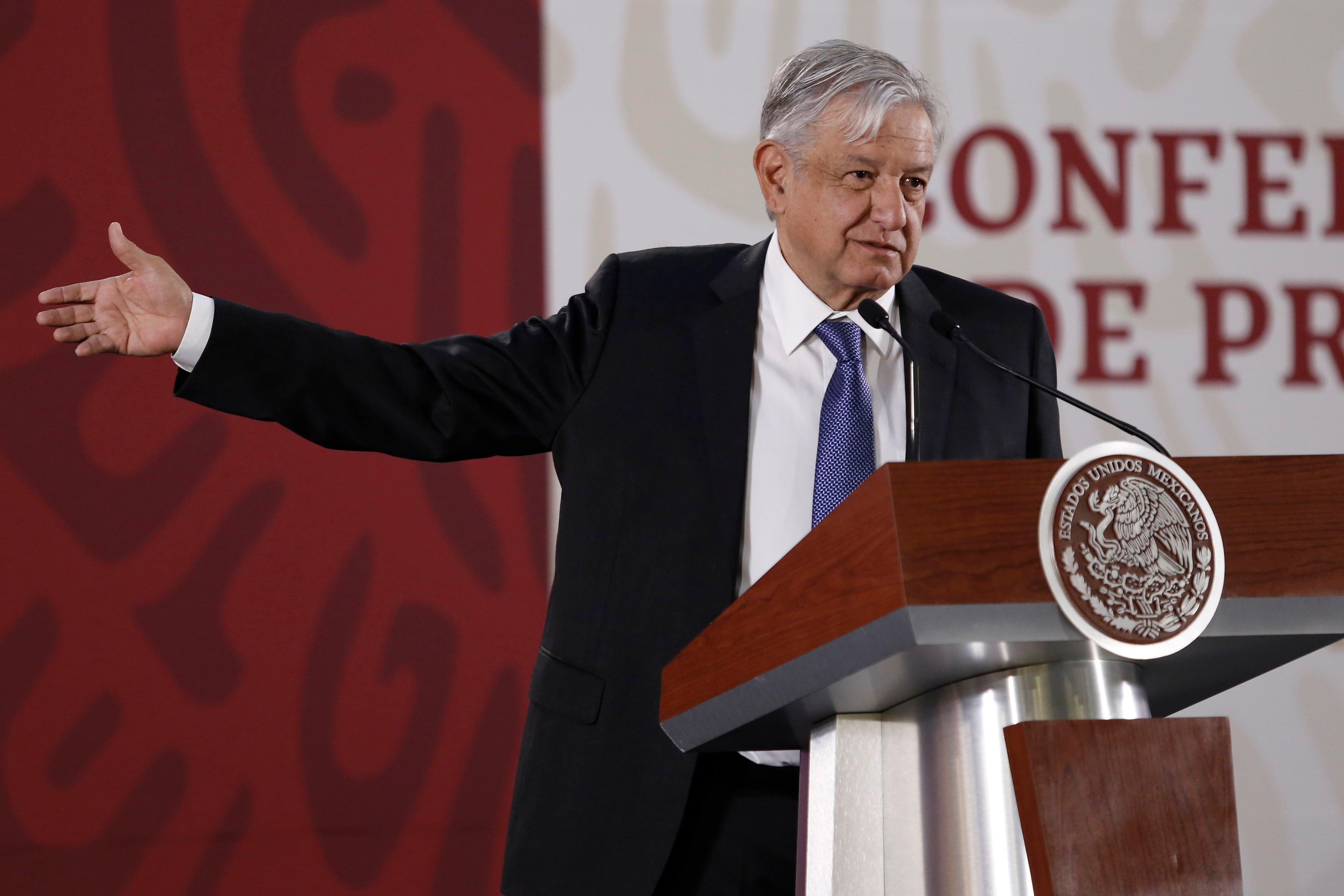 Acusa AMLO a CFE de contratar construcción de gasoductos sin aprobación de Consejo de Administración