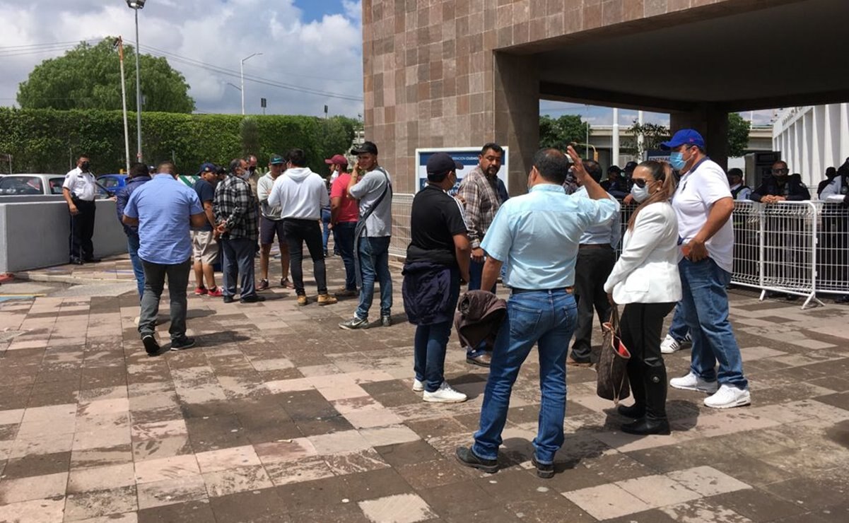 Comerciantes de Central de Abastos se manifiestan en UAM; piden salida de foráneos