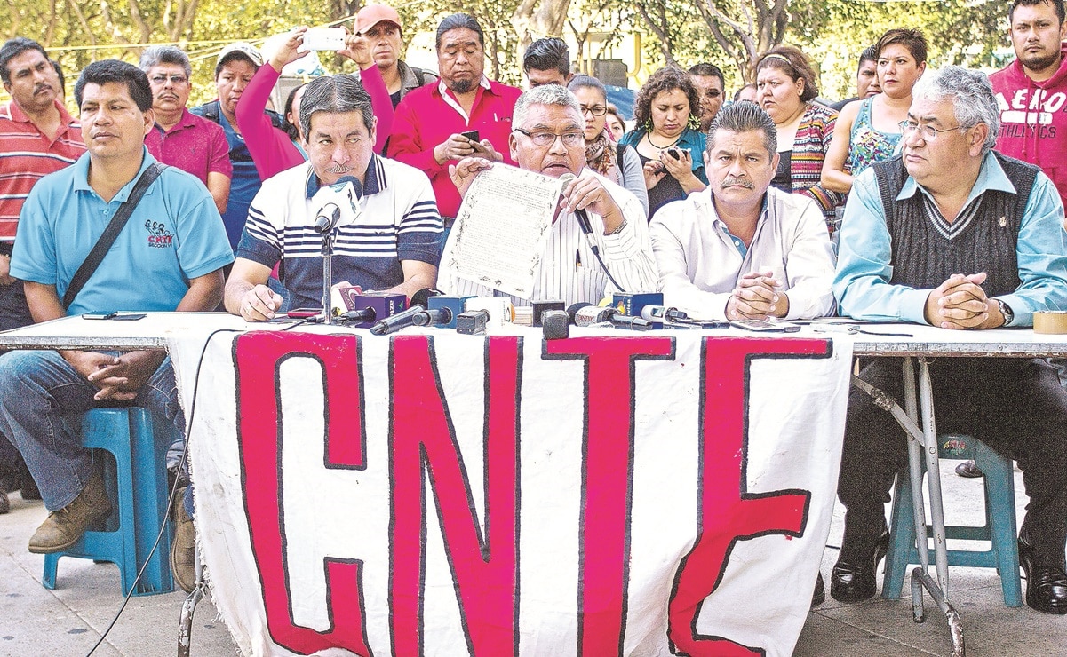 CNTE busca que la 4T financie sus libros alternativos