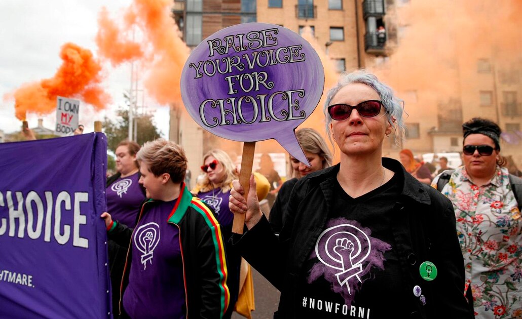 Parlamento en Irlanda del Norte legaliza aborto y matrimonio homosexual