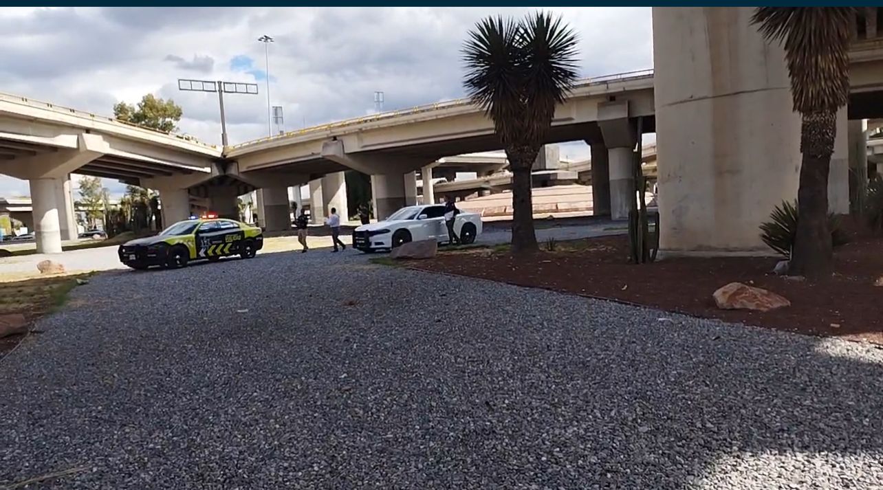 Muere motociclista al caer desde el distribuidor Juárez en capital de SLP