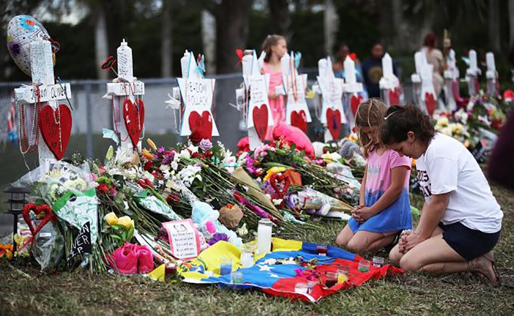 Trump sugiere armar a profesores tras tiroteo de Florida