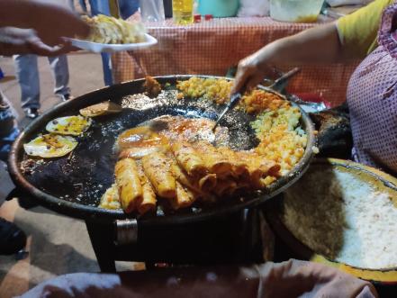 Los emblemáticos tacos rojos de Tequis, 63 años deleitando el paladar de los potosinos
