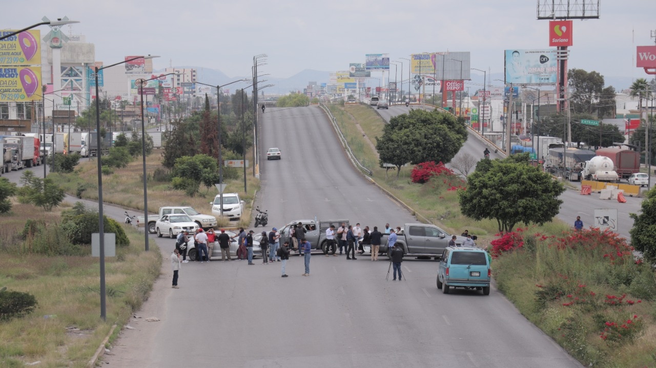 Llama Secretaría de Gobierno a levantar bloqueo, ‘no se puede reclamar pasando por encima de los demás’