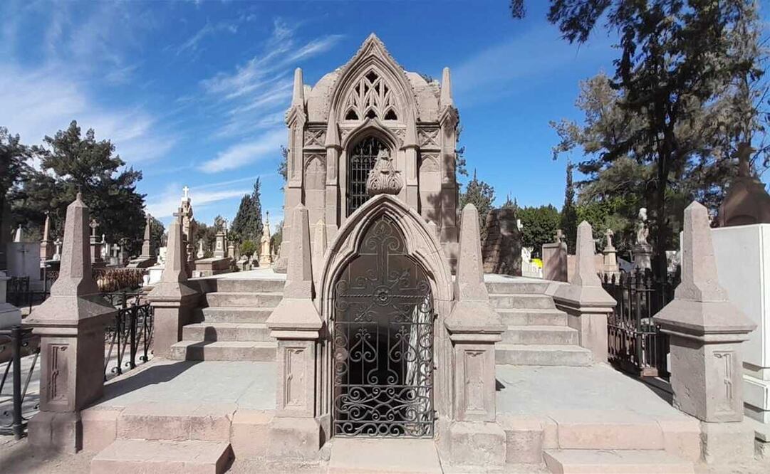 Regresan los recorridos nocturnos en el panteón El Saucito en la capital potosina. Foto: Especial