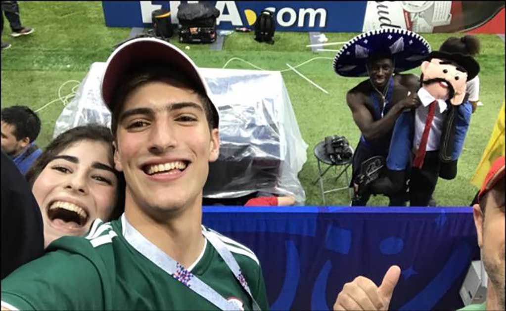 El aficionado que regaló sombrero a franceses