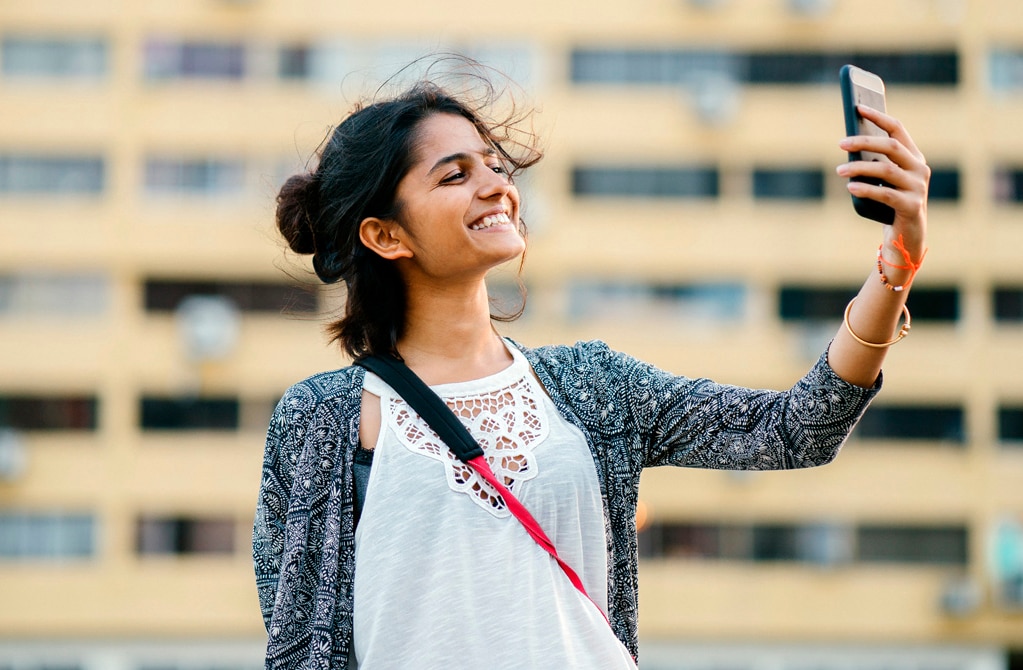 Exceso de "selfies" puede relacionarse con problemas psicológicos 
