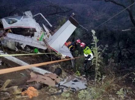 Recuperan cuerpos de víctimas en desplome de avioneta en Rioverde