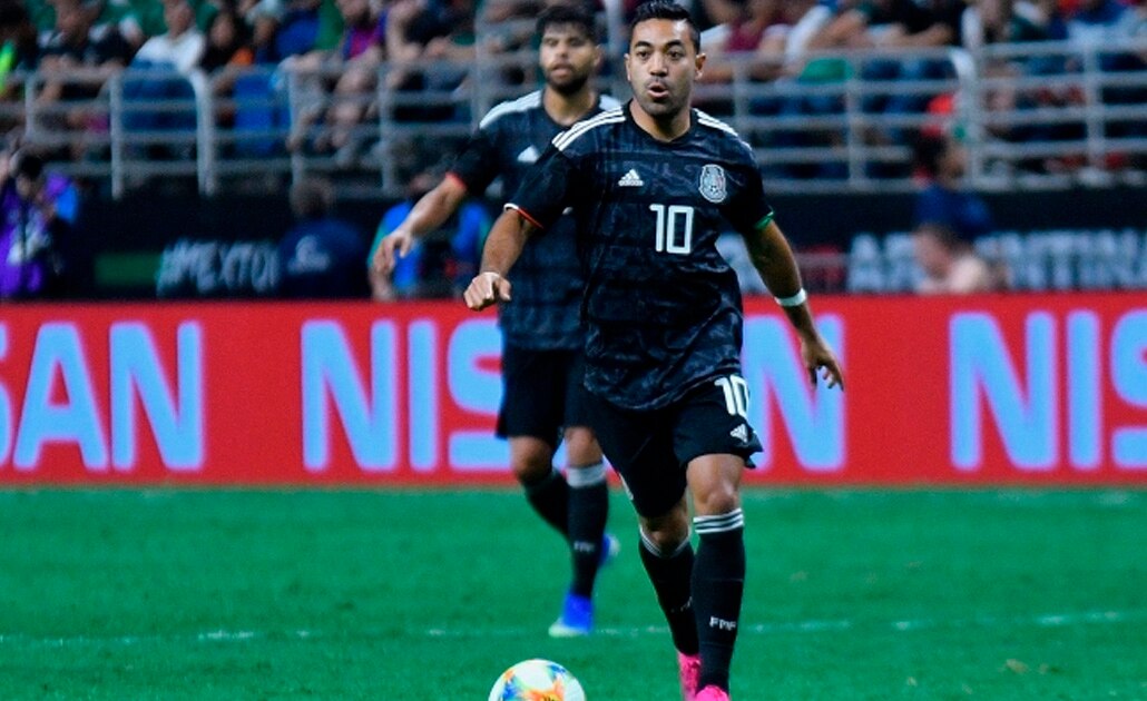 Marco Fabián sería el sacrificado por meter mujeres a la concentración tricolor