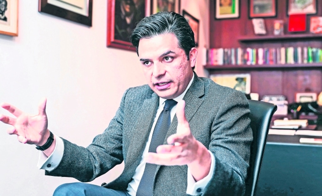 Nombran a Zoé Robledo nuevo director del IMSS