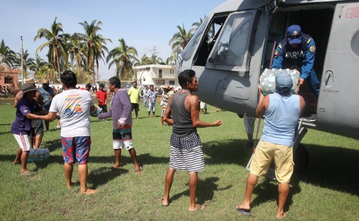 Detalló que del 27 de octubre al 1 de noviembre 2 mil 447 personas fueron evacuadas por aire. Foto: Valente Rosas/EL UNIVERSAL