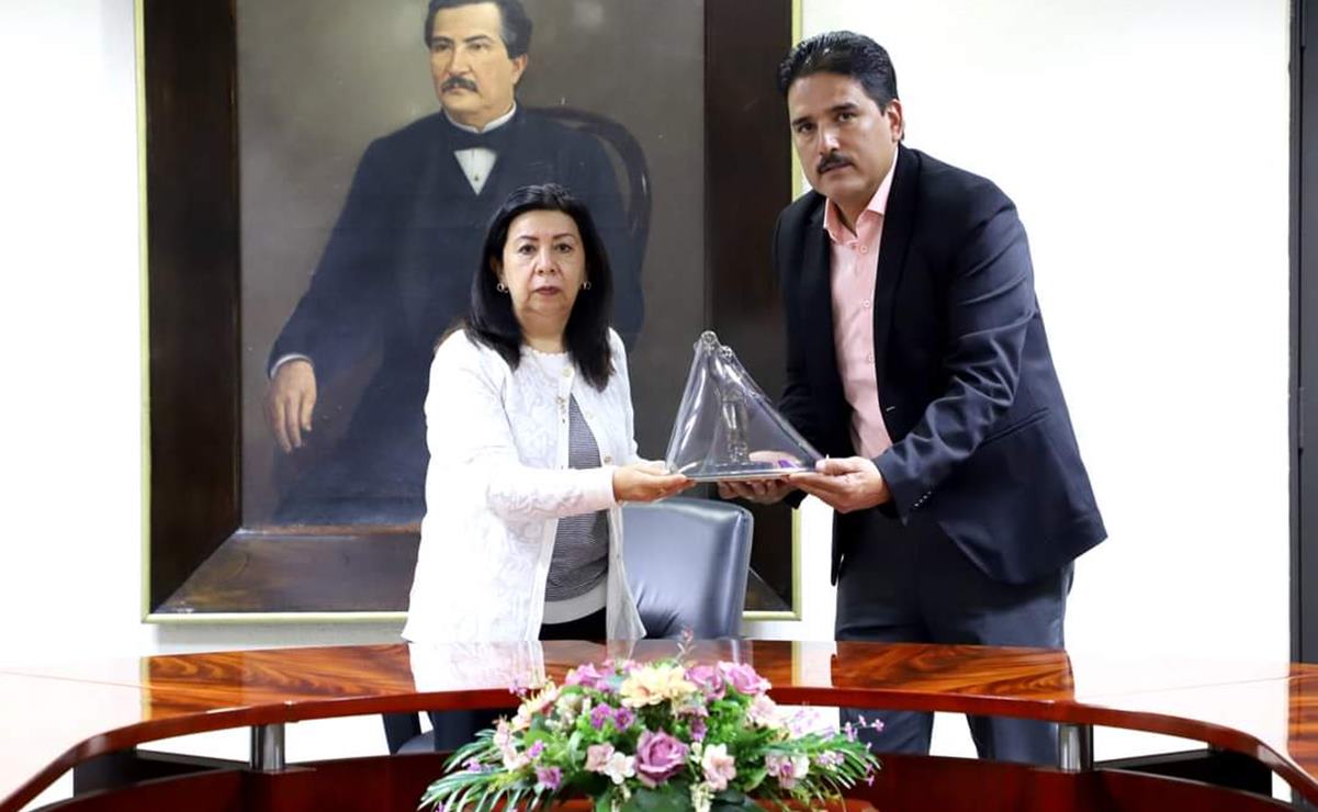 Rechazan que CEEAV entregue estatuillas sin convocar a familiares de víctimas de feminicidio en SLP. Fotos: Especiales